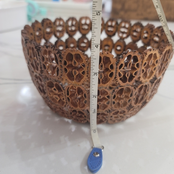 Walnut slice bowl. Very nice and sturdy. Perfect for any decor. American folkart - Picture 6 of 12